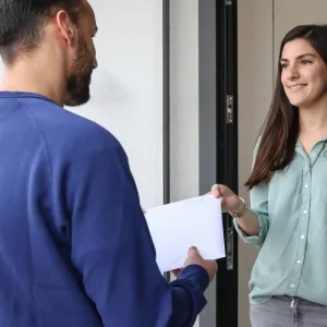 ON TIME sneltransport voor een belangrijk pakje brief afgeven